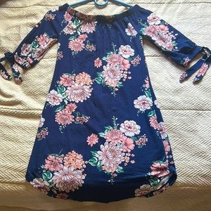 Selling a floral size small dress.